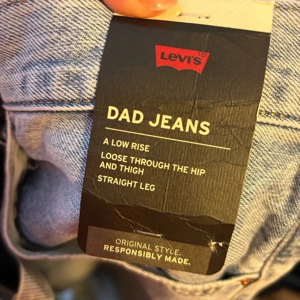 NWT LEVI’S LOW RISE STRAIGHT LEG DAD JEANS